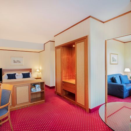 Crowne Plaza Milan Linate By Ihg Hotel San Donato Milanese Exterior photo