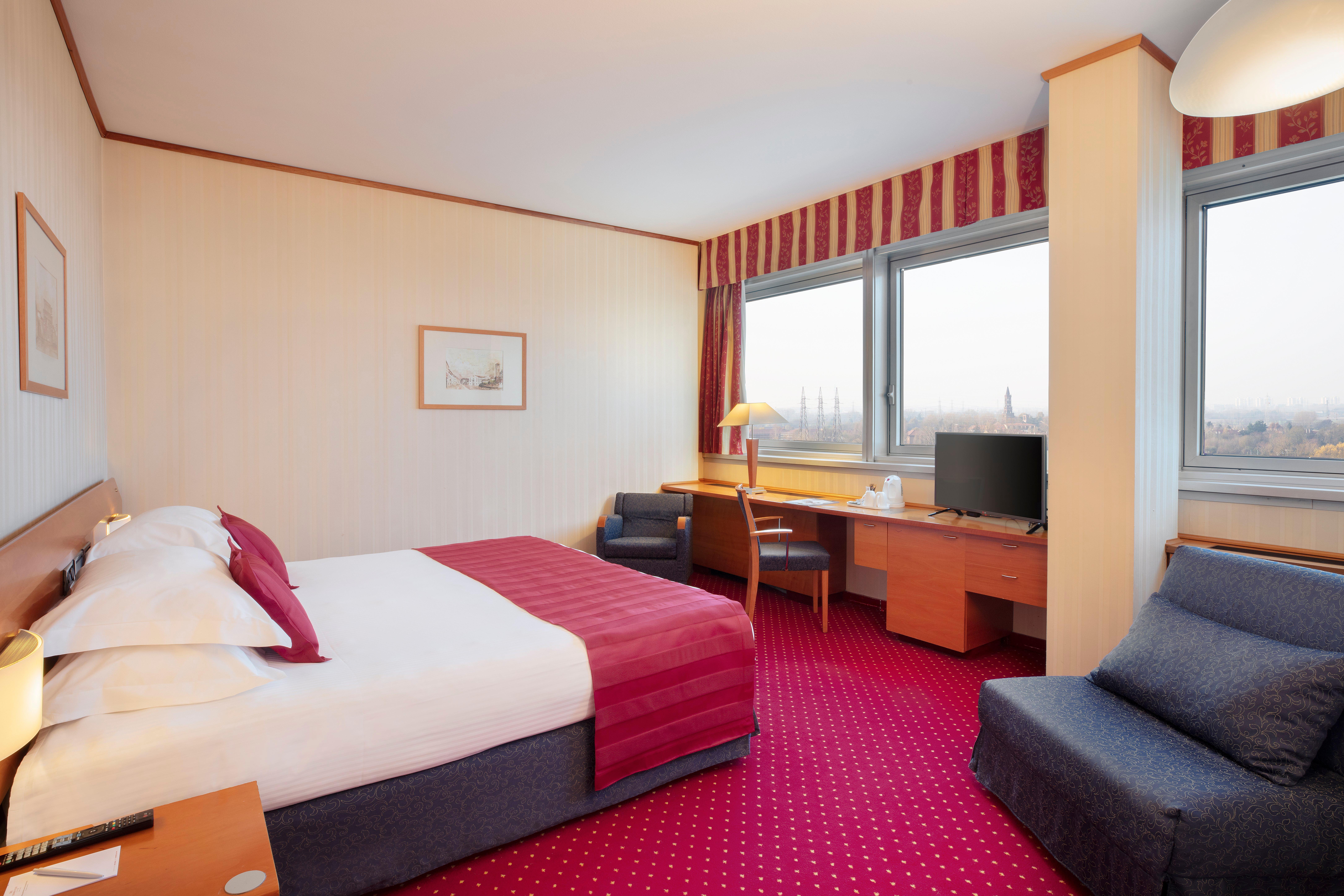 Crowne Plaza Milan Linate By Ihg Hotel San Donato Milanese Exterior photo