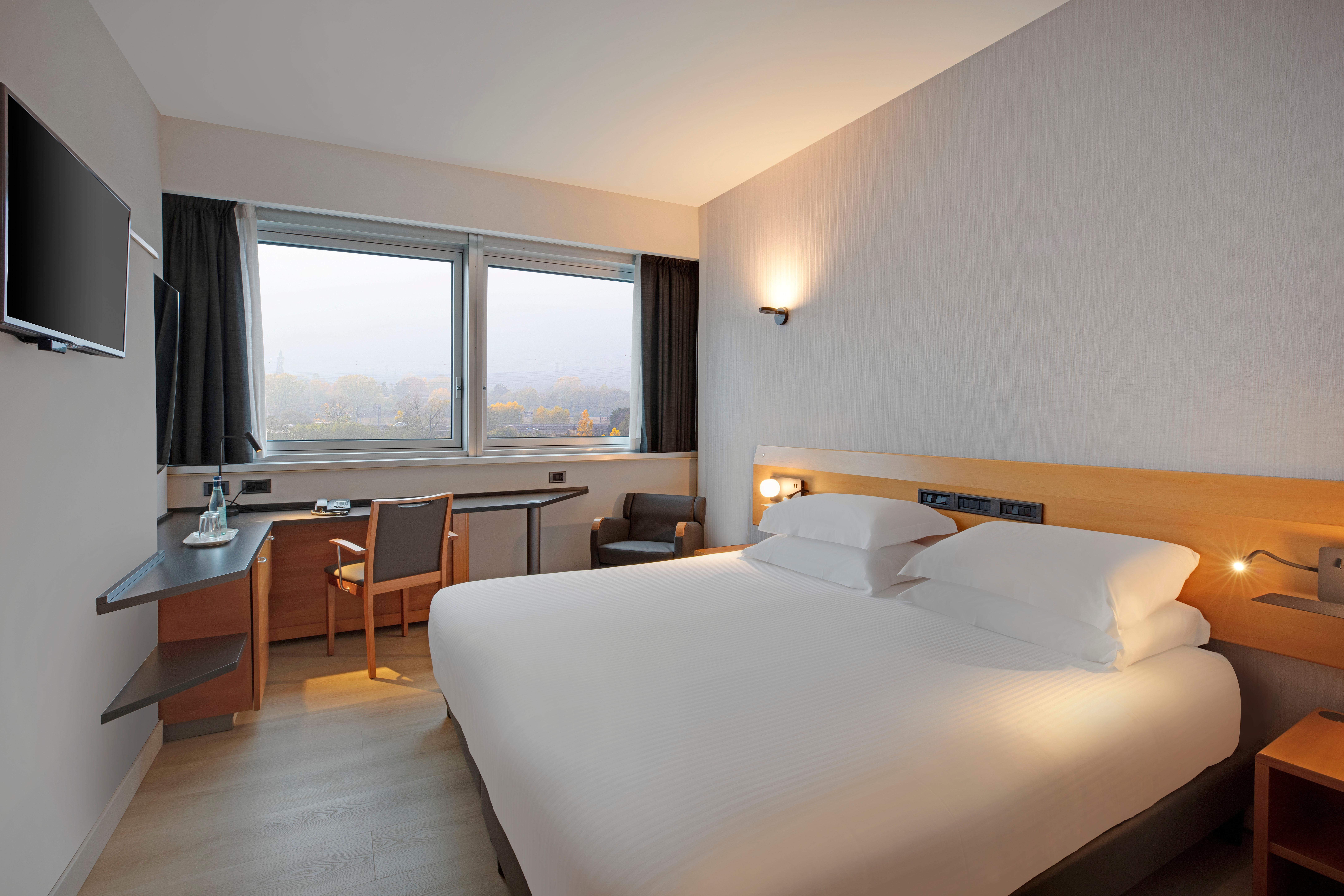 Crowne Plaza Milan Linate By Ihg Hotel San Donato Milanese Exterior photo