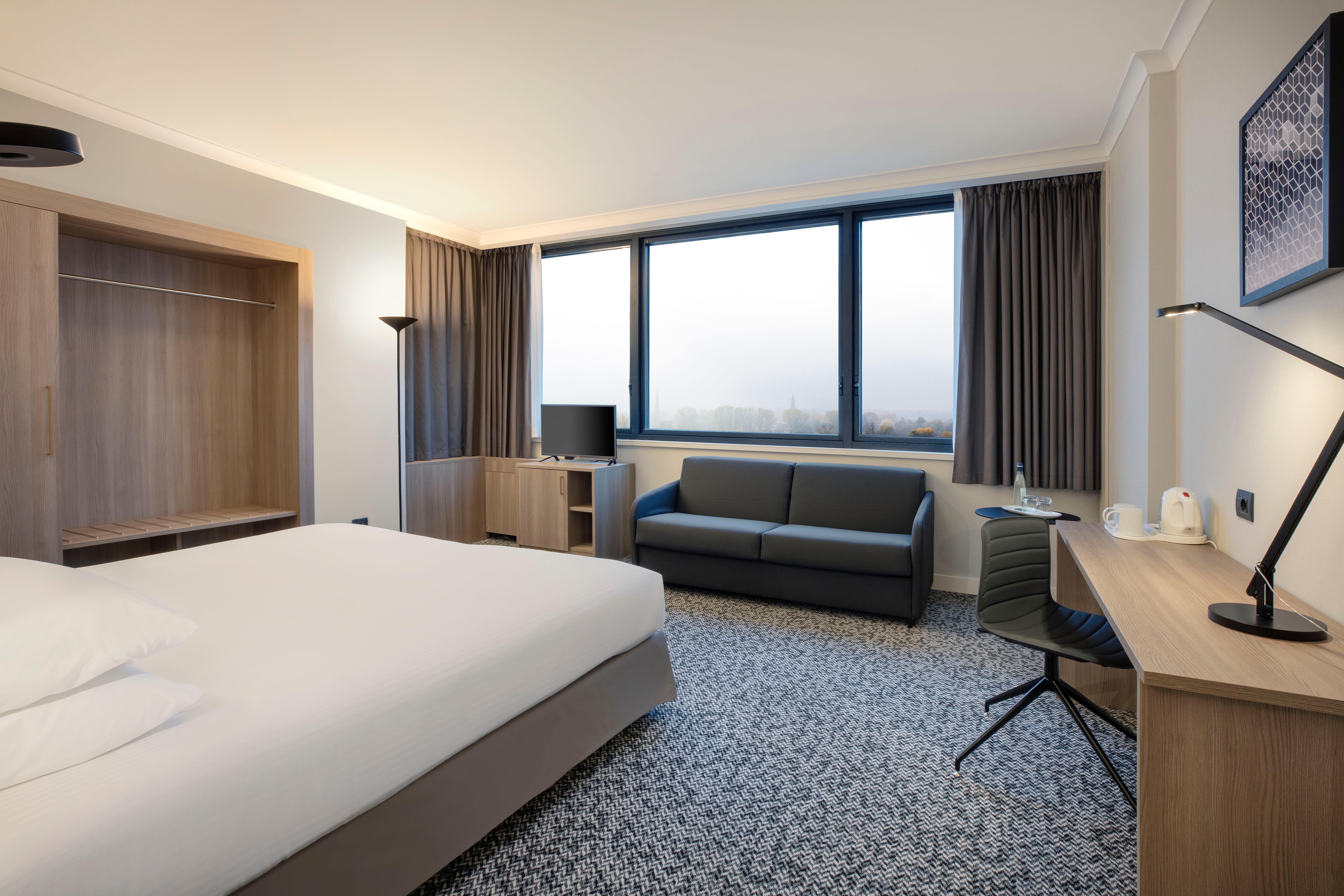 Crowne Plaza Milan Linate By Ihg Hotel San Donato Milanese Exterior photo