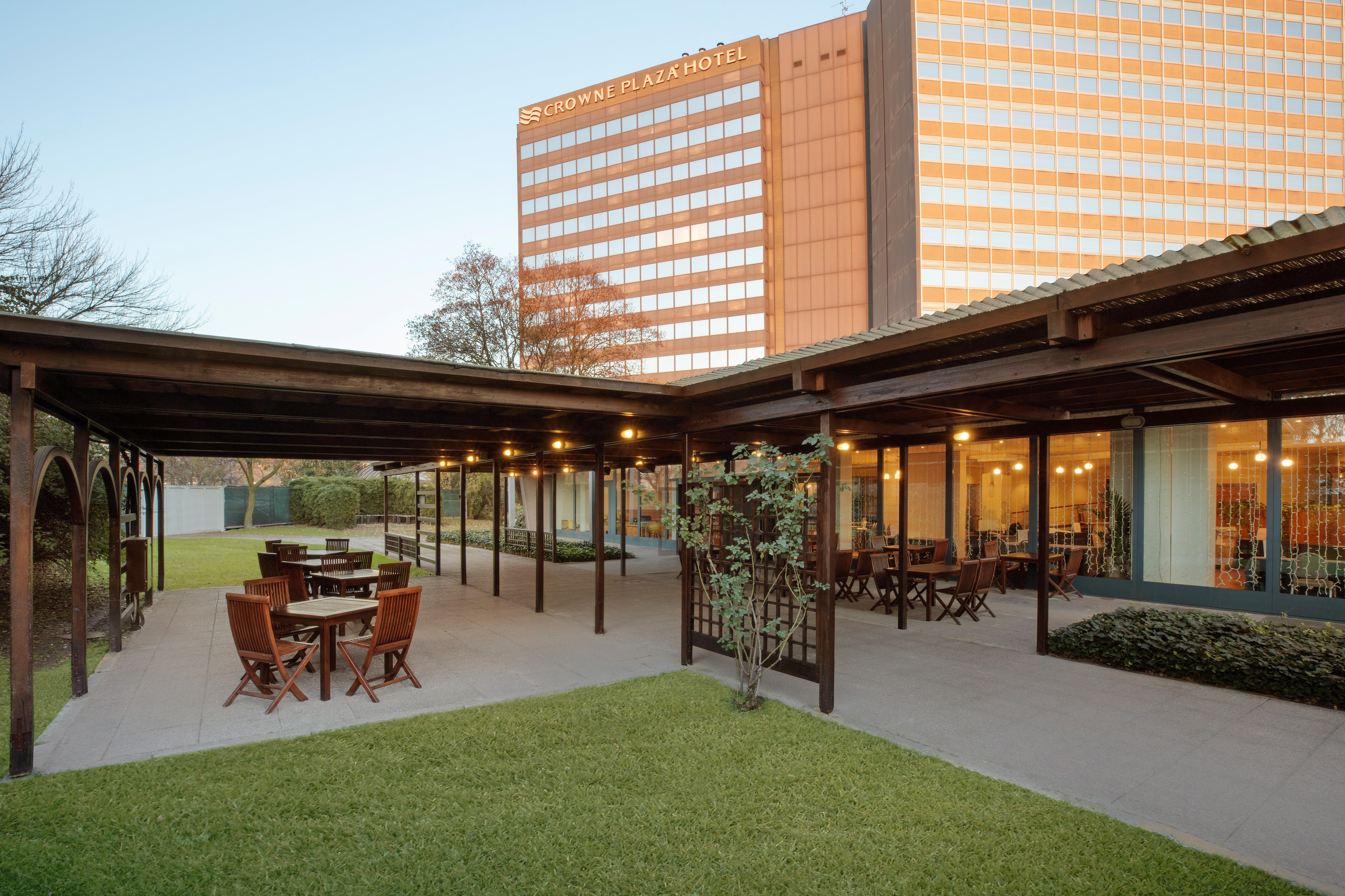 Crowne Plaza Milan Linate By Ihg Hotel San Donato Milanese Exterior photo