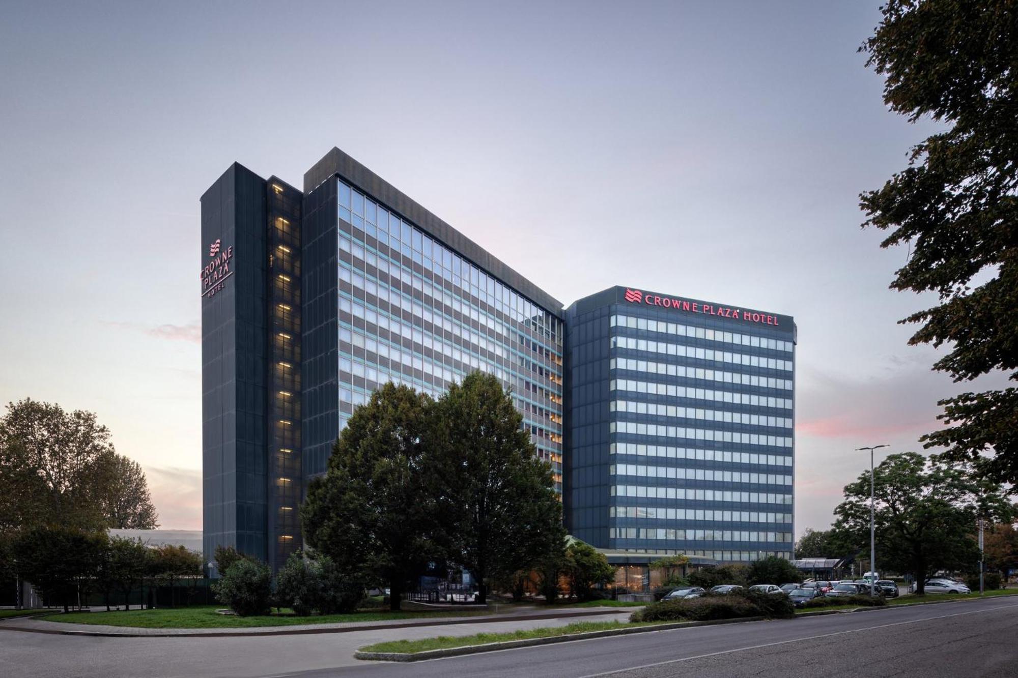 Crowne Plaza Milan Linate By Ihg Hotel San Donato Milanese Exterior photo