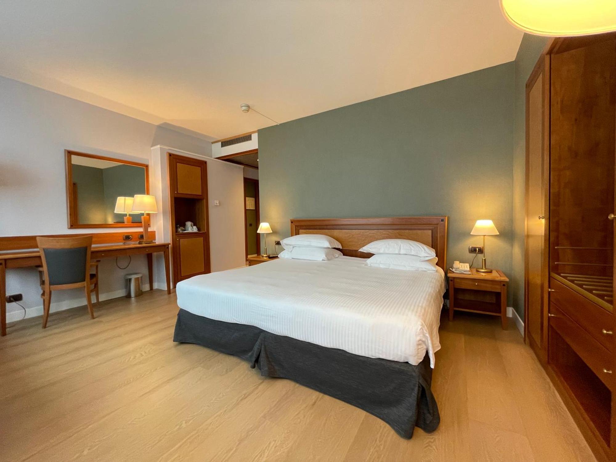 Crowne Plaza Milan Linate By Ihg Hotel San Donato Milanese Exterior photo