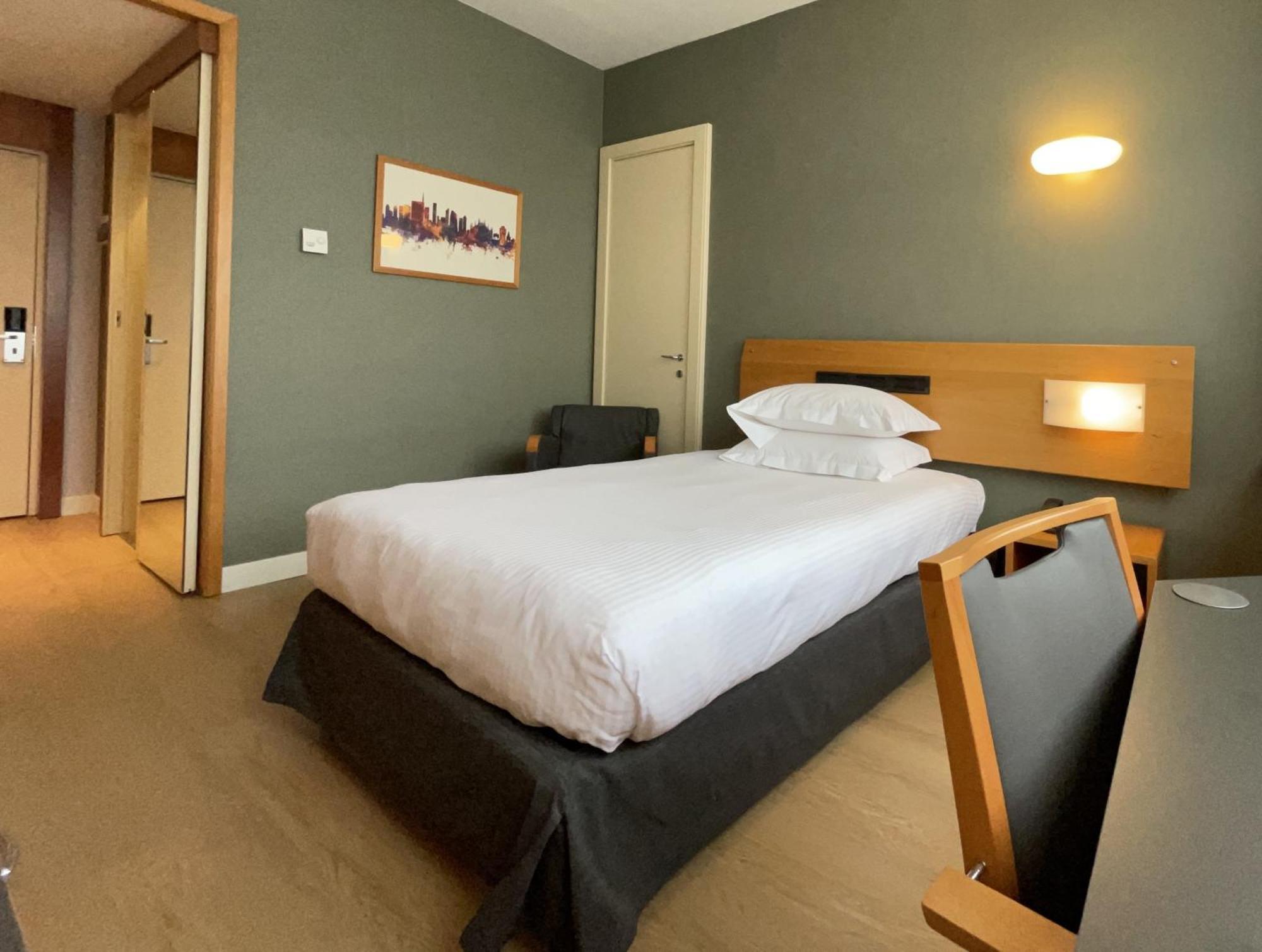 Crowne Plaza Milan Linate By Ihg Hotel San Donato Milanese Exterior photo
