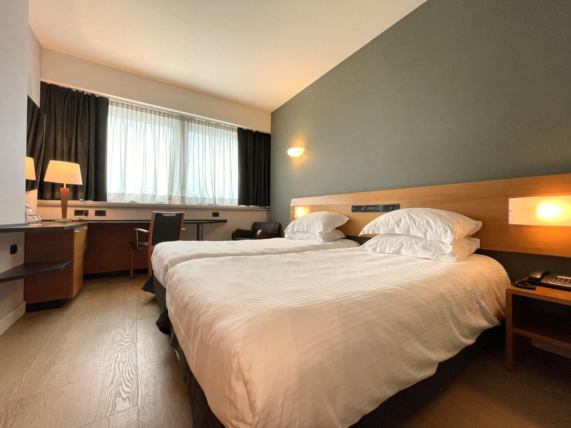 Crowne Plaza Milan Linate By Ihg Hotel San Donato Milanese Exterior photo