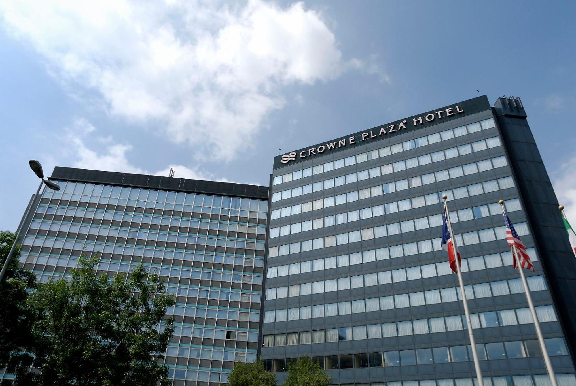 Crowne Plaza Milan Linate By Ihg Hotel San Donato Milanese Exterior photo