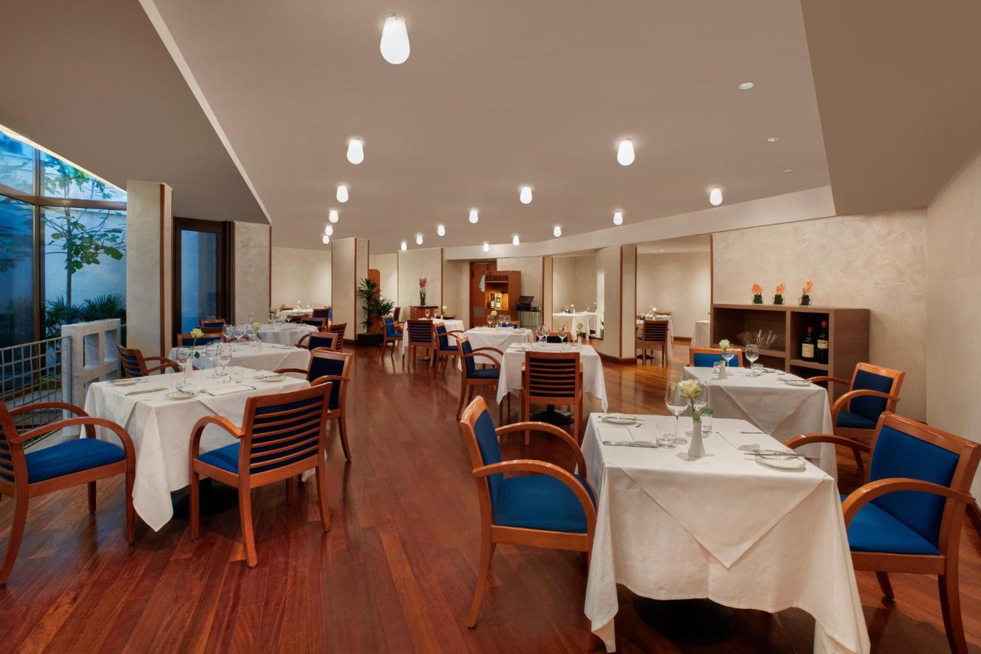Crowne Plaza Milan Linate By Ihg Hotel San Donato Milanese Exterior photo