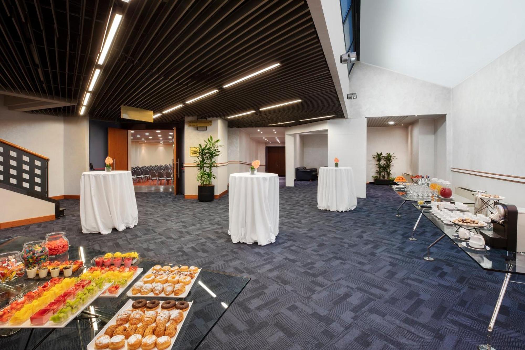 Crowne Plaza Milan Linate By Ihg Hotel San Donato Milanese Exterior photo
