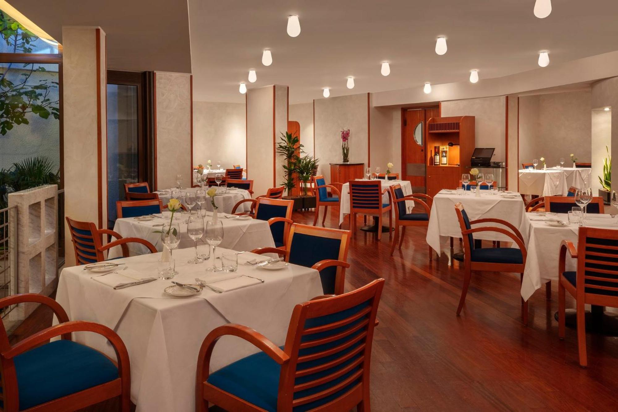 Crowne Plaza Milan Linate By Ihg Hotel San Donato Milanese Exterior photo
